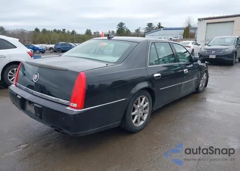 2010 Cadillac Dts Luxury Collection z USA, uszkodzony, nr VIN 1G6KD5EY1AU128026
